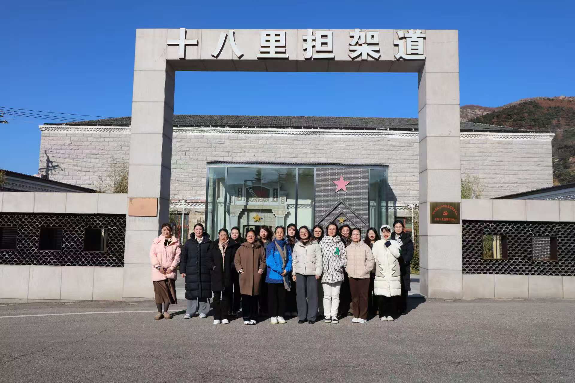 踏春寻迹忆初心  兰台巾帼绽风采——市档案馆开展“三八”妇女节主题活动